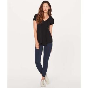 Lululemon Knot A Problem Tee Short Sleeves in Black Sz 4 / 6